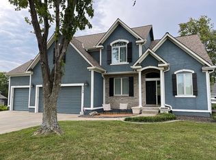 9759 Bur Oak Cir, De Soto, KS 66018