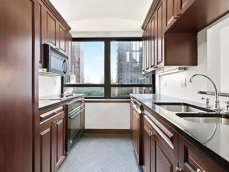 240 E 47th St #6F — Photo 3