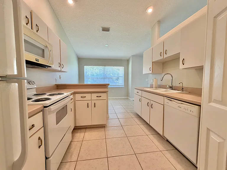 235 Pine Grove Dr — Photo 5