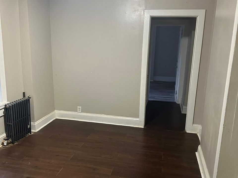 1st image of 30 Long St #1