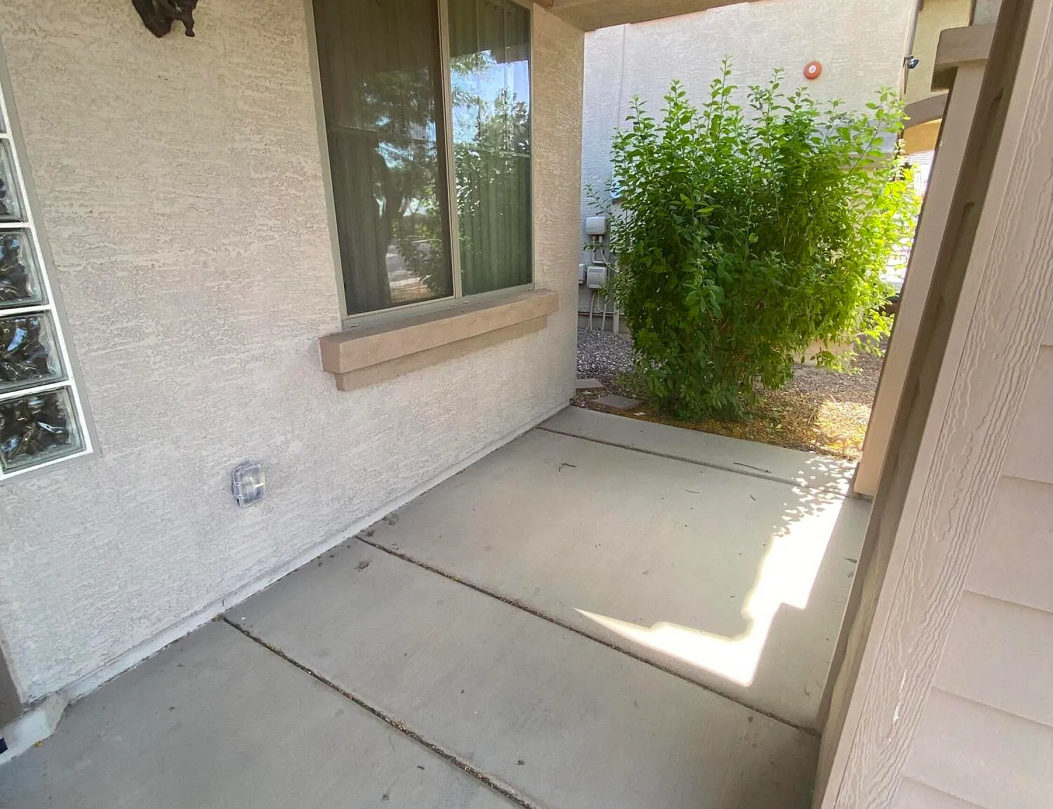 4 bed, 2.0 bath, 2219 sqft, $2,199 — Photo 4