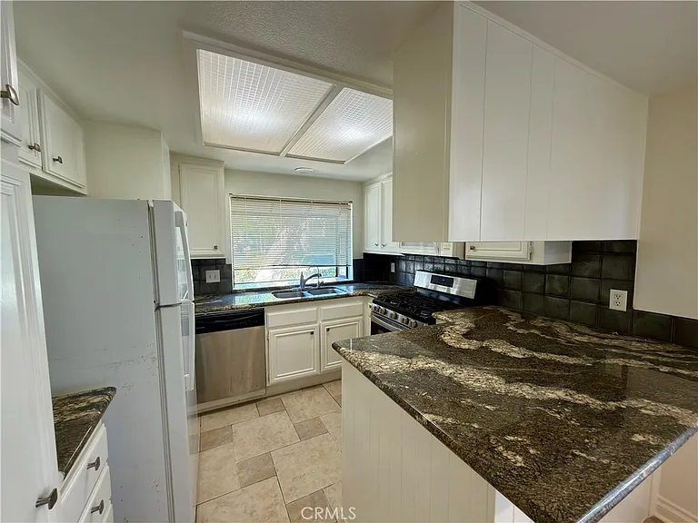 60 Coventry Ln — Photo 7