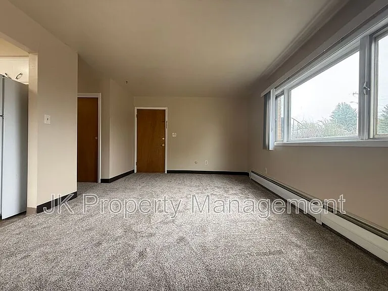 2100 4th St NE #2 — Photo 6