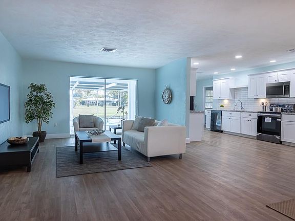 4th image of 3229 Village Green Dr
