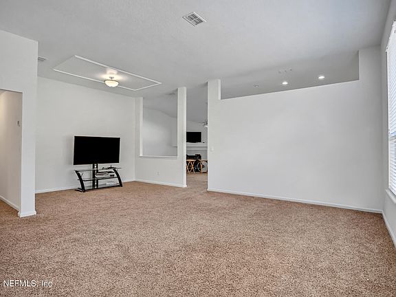 2nd image of 577 REDBERRY Lane