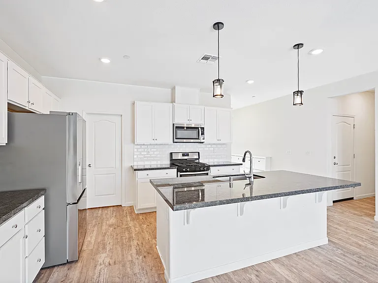 467 Yarrow Dr — Photo 15