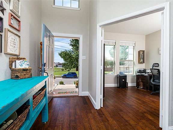 3rd image of 548 Destin Dr