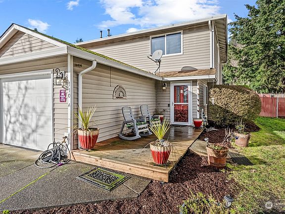 4th image of 110 NE Juniper Avenue