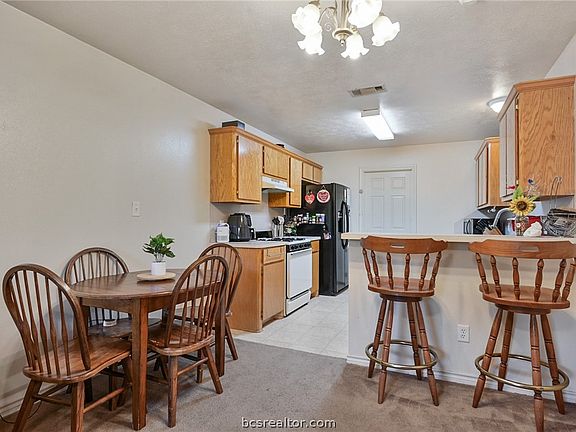 4th image of 3615-3617 Elaine St