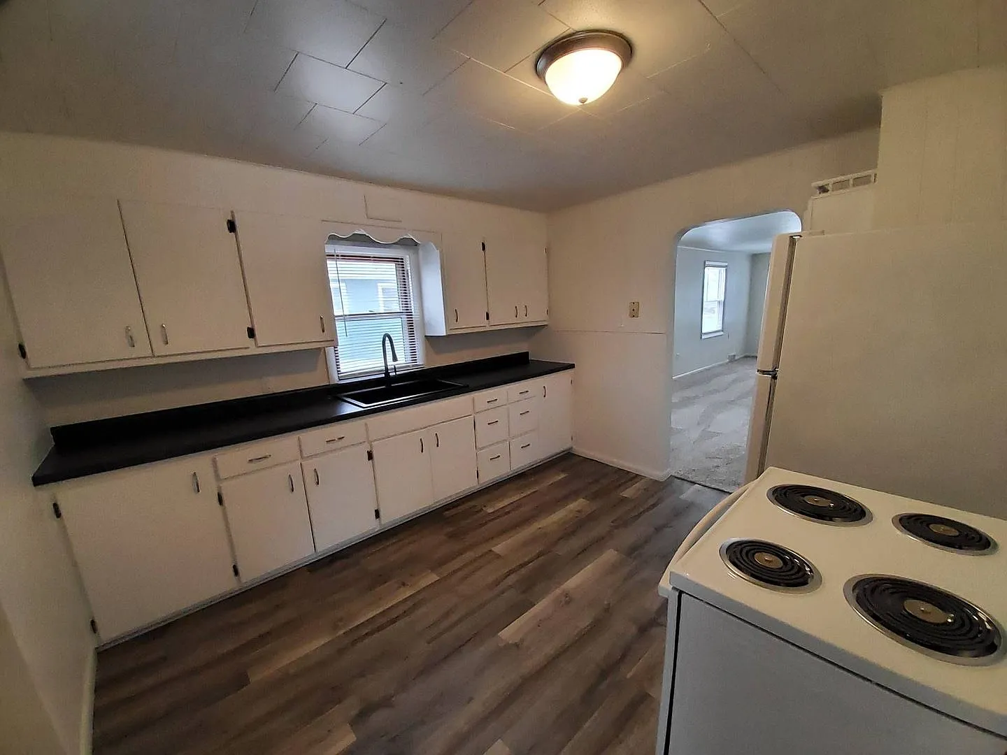 1112 Lyndon Street — Photo 4