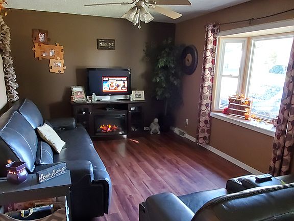 3rd image of 808 9th Ave NW