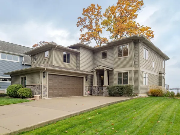 3211 Woodhams Ave, Portage, MI 49002