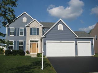 1908 Apple Valley Dr, Wauconda, IL 60084