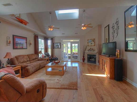 3rd image of 105 Reserve Ln