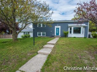 8374 Atlanta Dr NE, Rockford, MI 49341