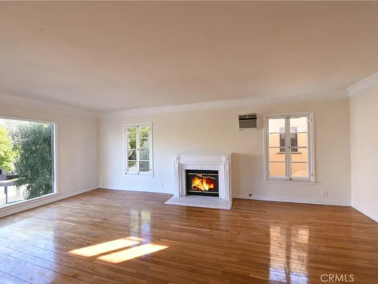 915 S Le Doux Rd — Photo 1