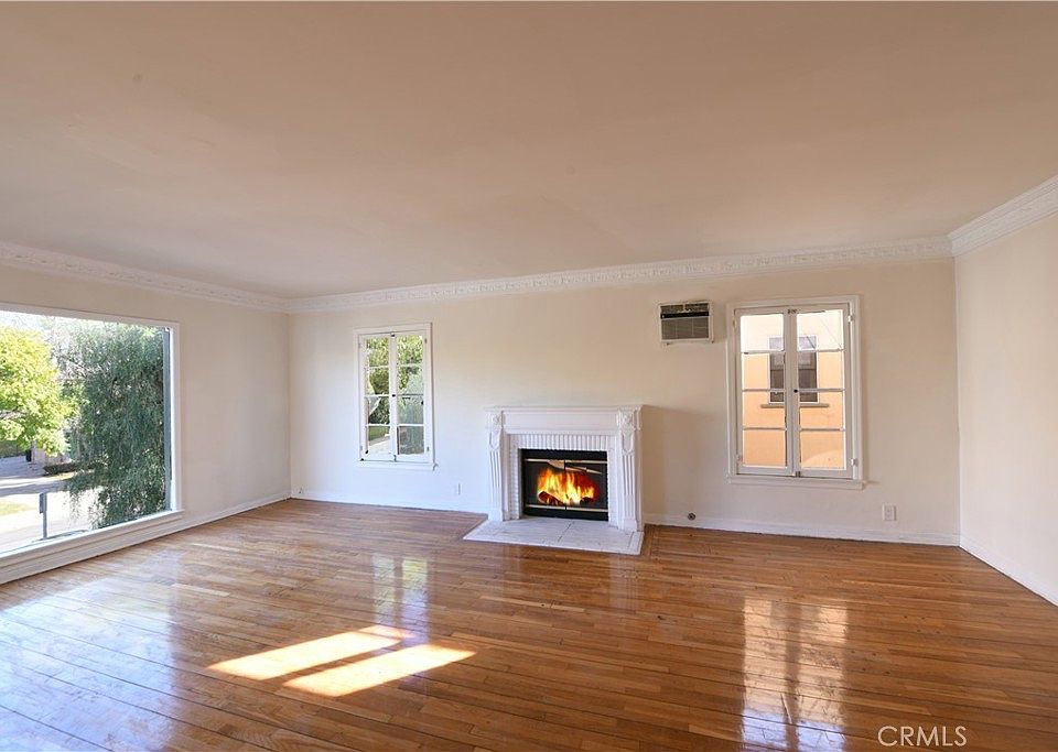 1st image of 915 S Le Doux Rd