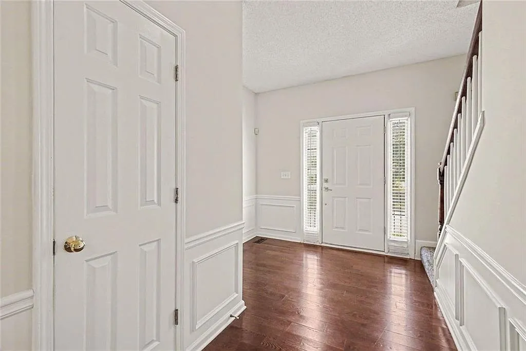 4 bed, 2.5 bath, 2296 sqft, $3,450 — Photo 3