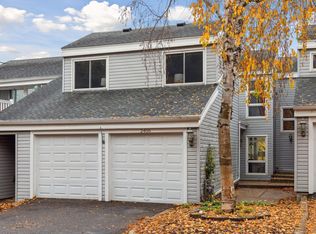 2406 Hillsboro Ave N, Golden Valley, MN 55427