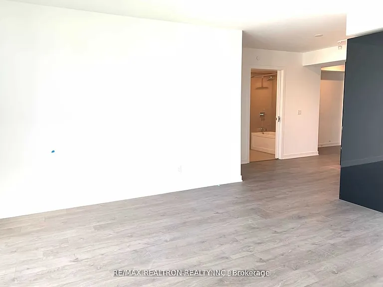 501 Yonge St #4009 — Photo 9