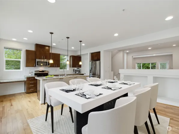 15720 Manor Way #M1, Lynnwood, WA 98087