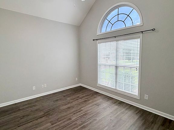 5th image of 705 Post Oak Way