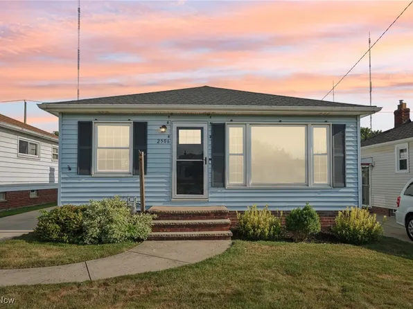 2506 Center Dr, Parma, OH 44134