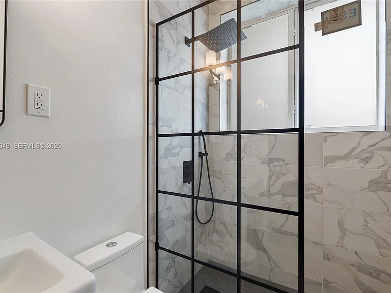 2204 McKinley St #2 — Photo 4