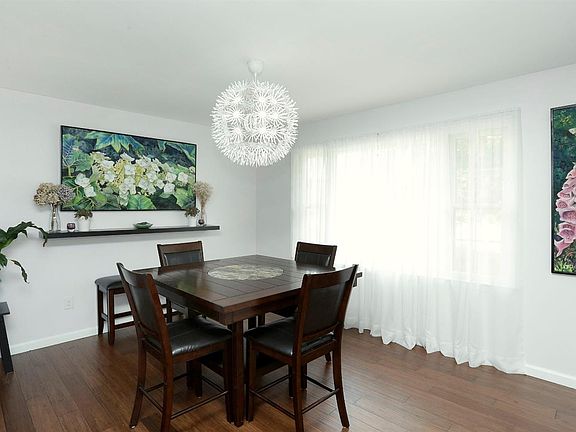 2nd image of 3804 Forsythe Ct