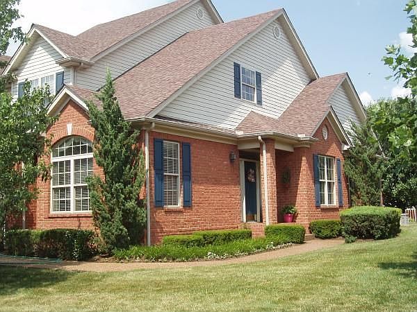 Beautiful setting surrounded by treed common grounds.