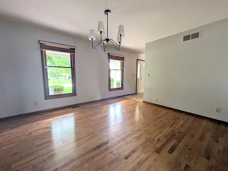 25 Ravenwood Cir — Photo 2