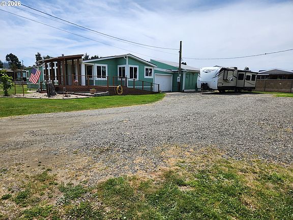 5th image of 435 Rugh Ln