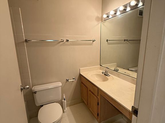3rd image of 200 N Dearborn St Unit 805
