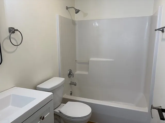 2414 Leo Ave #B — Photo 15