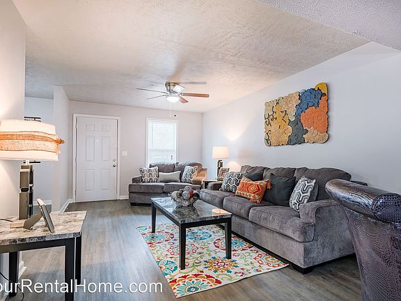 4th image of 610 E College St #B05