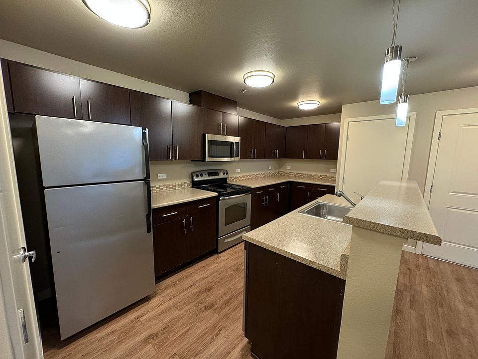 1st image of 971 10th Pl NE Unit 1