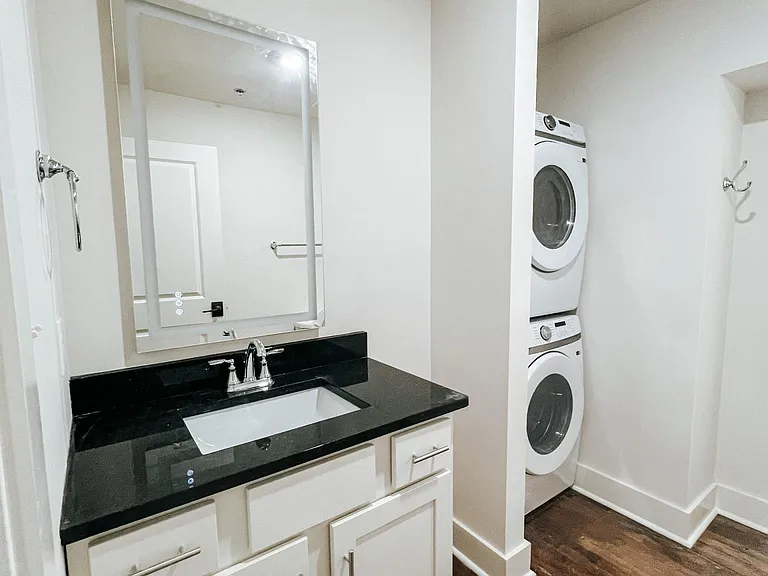 1201 N Central St #201 — Photo 3