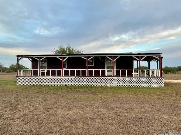 105 HIDDEN LN, Jourdanton, TX 78026