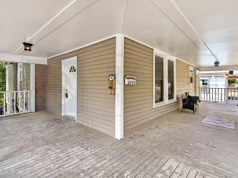 2901 Park St — Photo 3