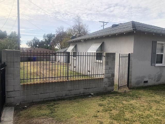 2nd image of 1424 W Arrow Way