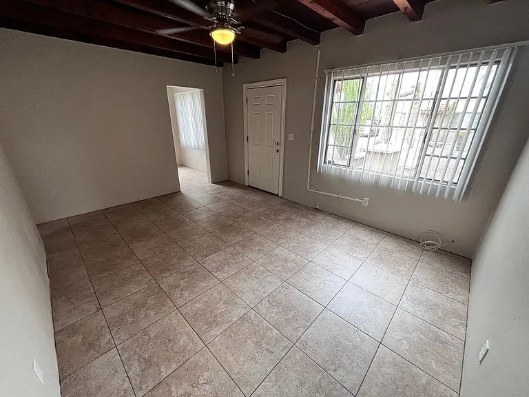 2620 N Stone Ave — Photo 11