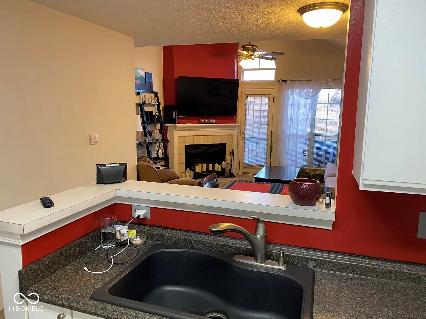 2 bed, 1.5 bath, 890 sqft, $1,595 — Photo 2