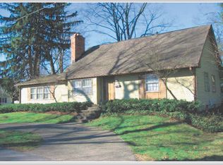 520 N Elm St, Zionsville, IN 46077