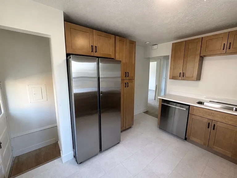 1823 E Stratford Ave — Photo 2