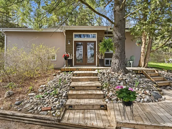 30 Stockdale Rd, Quinte West, ON K8V 5P6