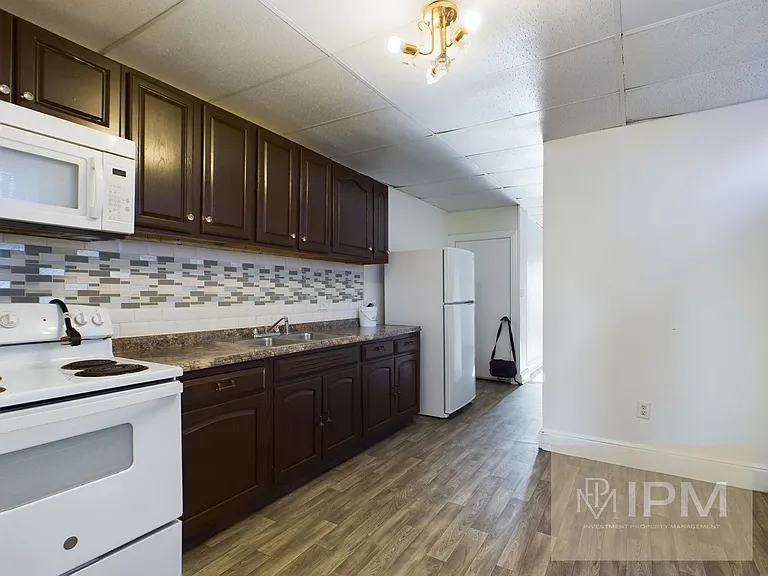 319 N Penn St — Photo 2