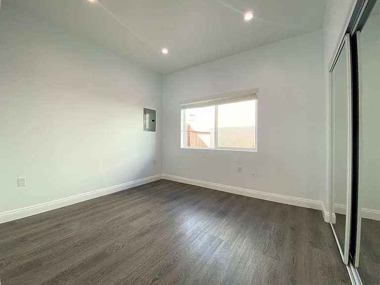 428 N Harvard Blvd — Photo 22