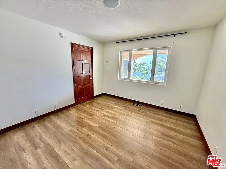10827 Pacific View Dr — Photo 34