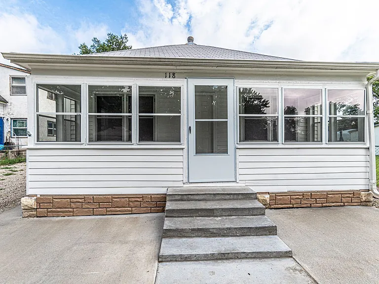 118 E Pine St — Photo 2