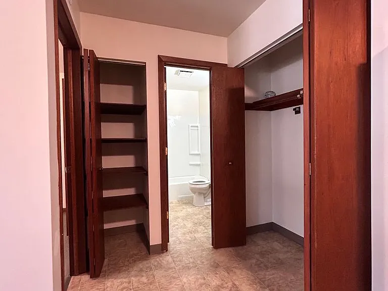 423 Colfax St — Photo 4